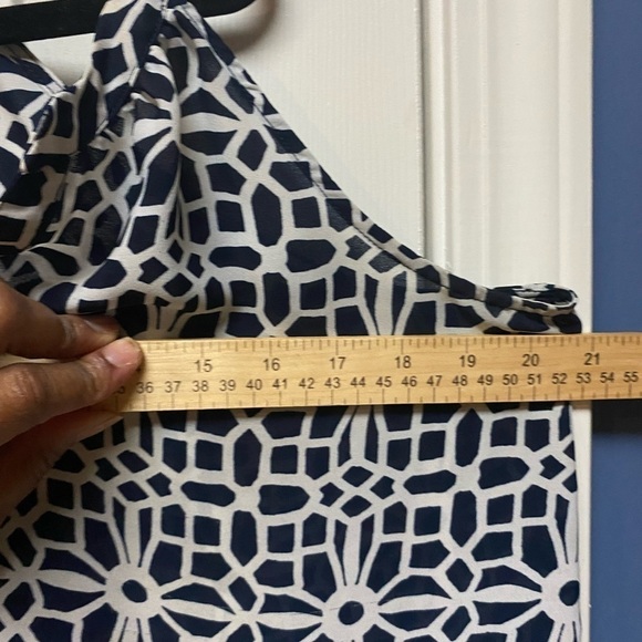 Tacera Womens Top Sz Medium Blue and white Geometric print Tank V neck - Picture 10 of 11